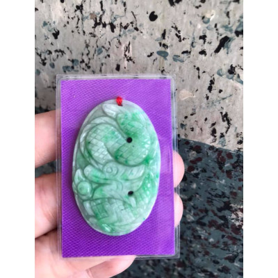 Mặt dây chuyền chạm Rồng Phong Thủy Nam đeo Cẩm Thạch Xanh tự nhiên Size Cao 41mm Ngang 27mm dầy 5mm ạ