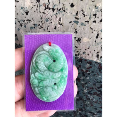 Mặt dây chuyền chạm Rồng Phong Thủy Nam đeo Cẩm Thạch Xanh tự nhiên Size Cao 41mm Ngang 27mm dầy 5mm ạ
