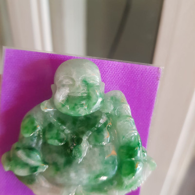 Mặt Dây Chuyền Nam Phật Di Lặc Đẹp Cầm Dãy tiền thỏi vàng 100% Đá Cẩm Thạch Tự Nhiên  Màu Xanh Lý Trắng tinh lên lý đẹp lắm  Size Ngang 50mm x Cao 47mm x Dầy 7mm Nam bọc vàng đeo đẹp lắm lắm luôn ạ