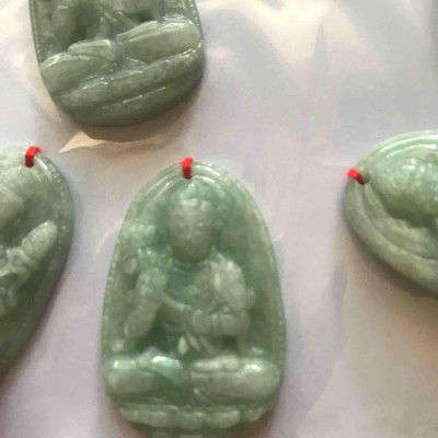 MẶT PHẬT ĐẠI THẾ CHÍ XANH CẨM THẠCH TỰ NHIÊN 35mm đk 23mm ĐỘ mệnh NỮ tuổi NGỌ mệnh MỘC HOẢ THUỶ