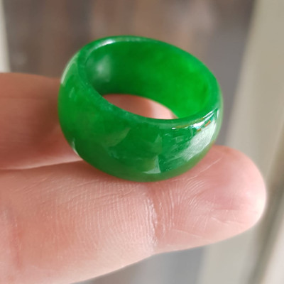 ️Nhẫn Nam Đá cẩm thạch xanh ngọc lý tươi bóng đẹp Nhẫn Ni 18mm x cao 11mm x dầy 3mm Hợp nam nữ mệnh mộc mệnh hỏa mệnh Thủy đeo ni nhỏ 18mm đẹp ạ