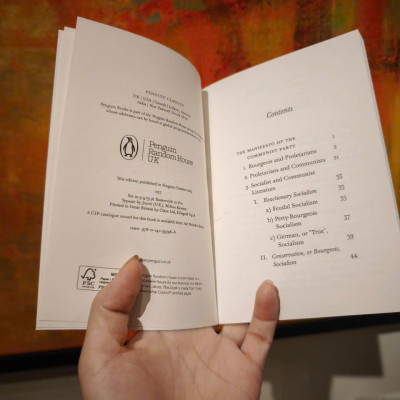 Sách - Communist Manifesto Paperback by Karl Marx, Friedrich Engels/Politics & Social Sciences/The Little Black Classics