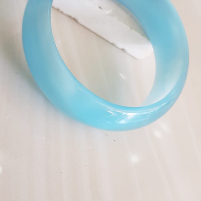 Vòng tay nữ đá mắt mèo Xanh dương nhẹ bản hẹ to mới Ni 55mm x cao 20mm x dầy 7mm Nữ 50kg - 55kg đeo Vòng màu xanh dương bóng sáng đẹp rẻ lắm chuẩn hợp nữ mệnh thuỷ mệnh mộc ạ