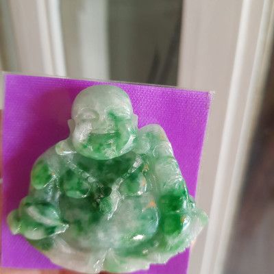 Mặt Dây Chuyền Nam Phật Di Lặc Đẹp Cầm Dãy tiền thỏi vàng 100% Đá Cẩm Thạch Tự Nhiên  Màu Xanh Lý Trắng tinh lên lý đẹp lắm  Size Ngang 50mm x Cao 47mm x Dầy 7mm Nam bọc vàng đeo đẹp lắm lắm luôn ạ