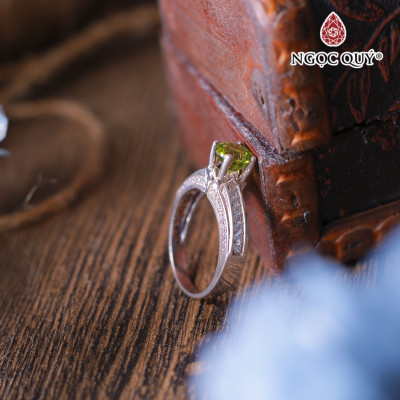 Nhẫn bạc nữ đá peridot đường kính18 mm mệnh hỏa, mộc - Ngọc Quý Gemstones