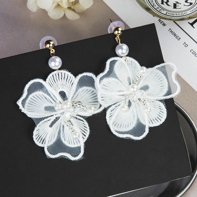 Bông tai hoa vải cánh trắng tinh khiết nữ tính