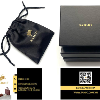 Ví Đứng Nam Nhỏ Gọn, Da Bò SMALL PEBBLE Mềm Mại - Bền Bỉ, Size Trung, Chống Xước - Chống Nhăn Tốt, Thiết Kế Đơn Giản, Dáng Đứng - Gập 2, 3 Ngăn Lớn Đựng Tiền Và 8 Ngăn Nhỏ Để Thẻ ATM, Giấy Tờ Tùy Thân - Hàng Chính Hãng SAIGIO