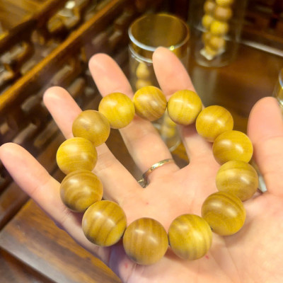 Vòng gỗ cao cấp Đàn Hương size 18y thơm từ gỗ - phong thuỷ may mắn vượng khí