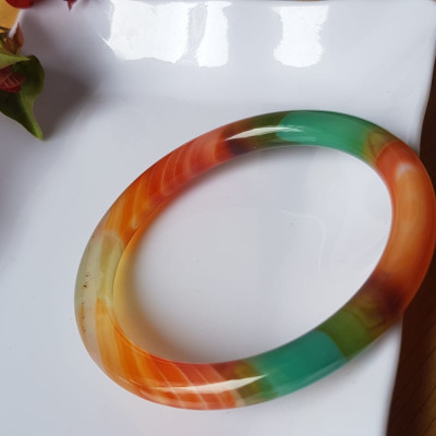 Vòng tay đá mã não tứ quý mới  đỏ cam xanh dương xanh lá cam trắng vân sọc xéo xéo rất đẹp Vòng Ni 59mm x cọng 7,8mm Nữ 58kg - 70kg đeo Món quà tặng nữ ý nghĩa ạ