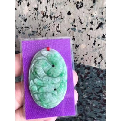Mặt dây chuyền chạm Rồng Phong Thủy Nam đeo Cẩm Thạch Xanh tự nhiên Size Cao 41mm Ngang 27mm dầy 5mm ạ