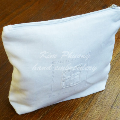 Túi mỹ phẩm thêu tay - Rua Hoa hồi