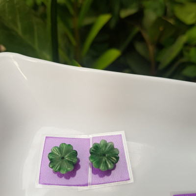 Đôi Bông Tai Hoa Mai Trái Tim kiểu mới đẹp Ngang 12mm x Dầy 3mm Đá Ngọc cẩm thạch tự nhiên xanh ngọc bóng đẹp Nữ mệnh Thủy Mộc Hỏa bọc vàng đeo rất đẹp sang ạ
