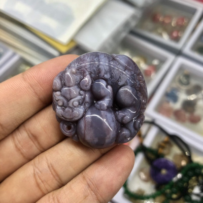 Mặt dây chuyền Tỳ Hưu ôm hạt châu phong thủy đá canxedon