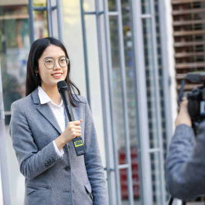 Bộ Micro Thu Âm Không Dây Saramonic Uwmic9 Kit1 - Quay Phim / Vlog / Livestream - Hàng Chính Hãng 