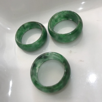 Nhẫn Nữ Đá Cẩm Thạch Xanh Đậm bóng đẹp Ni 18mm Cao 14mm Dầy 3mm ạ