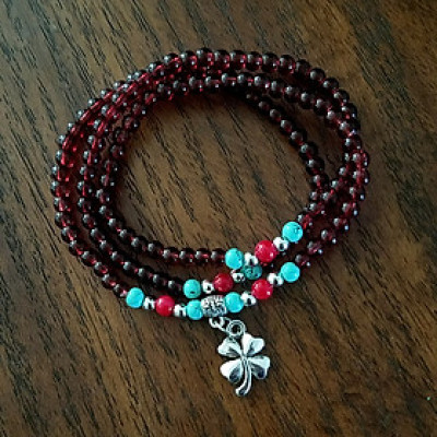 Combo Vòng đeo tay phong thủy Cỏ 4 lá chất liệu đá Ngọc Hồng Lựu, kèm hộp đựng lót Nỉ