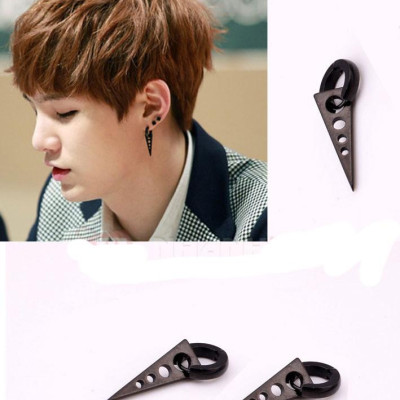 Bông tai tam giác lỗ KPOP siêu ngầu unisex (1 đôi)