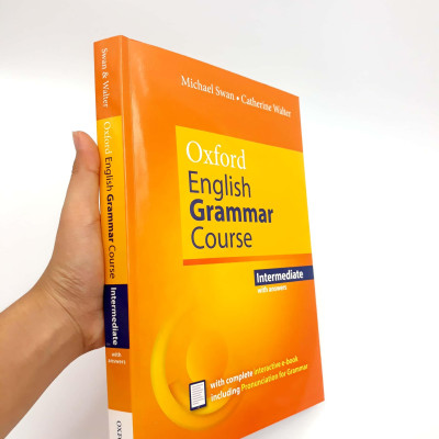 Oxford English Grammar Course: Intermediate: With Answers