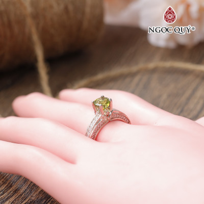 Nhẫn bạc nữ đá peridot đường kính18 mm mệnh hỏa, mộc - Ngọc Quý Gemstones