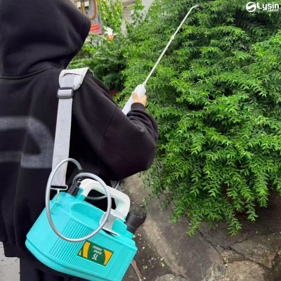 Bình Xịt Điện 5L Đeo Vai Sạc Pin Đa Năng – 3 Chế Độ Phun, Vòi Xịt Dài Tưới Cây, Vệ Sinh Sân Vườn, Chăm Sóc Vườn