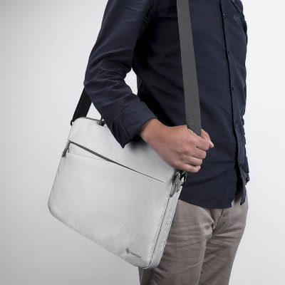 Túi Xách/ Túi Đeo Vai TOMTOC (USA) Messenger Bags Cho Macbook 13”/14” Ultrabook 13″ Chống Sốc Và Có Thêm Ngăn Phụ Kiện Hàng Chính Hãng