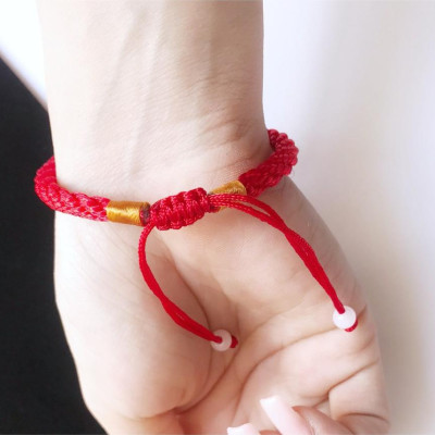 Vòng tay chỉ đỏ đính ngọc cầu an