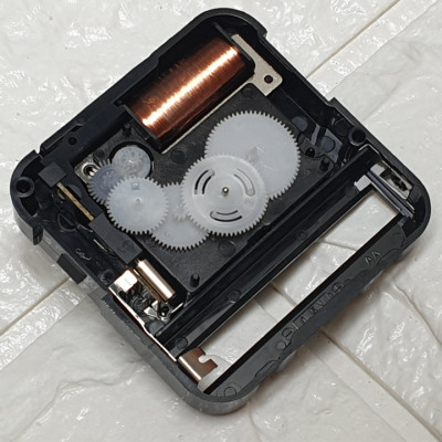 MÁY ĐỒNG HỒ TREO TƯỜNG KIM TRÔI CAO CẤP EASTAR – BỘ KIM VÀNG ĐỒNG CÓ DẠ QUANG  – KÈM PIN MAXELL