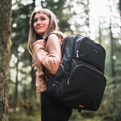 Balo Solo Urban Thrive 17.3 inch - đen cam - UBN701-4 . Kích Thước Ba lô Cao 49 x Ngang 37.5 x Rộng 21cm Bảo hành 05 năm