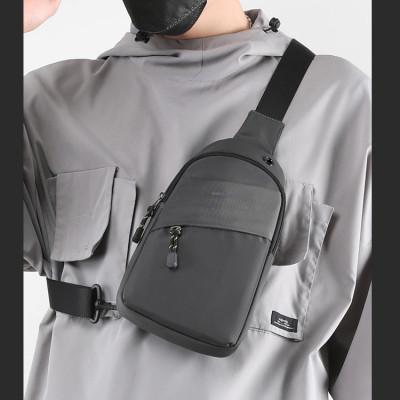 Túi đeo chéo nam phong cách mới  - BEE GEE DCN9256