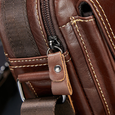 Túi đeo chéo nam DA BÒ THẬT – BEE GEE DCN9342