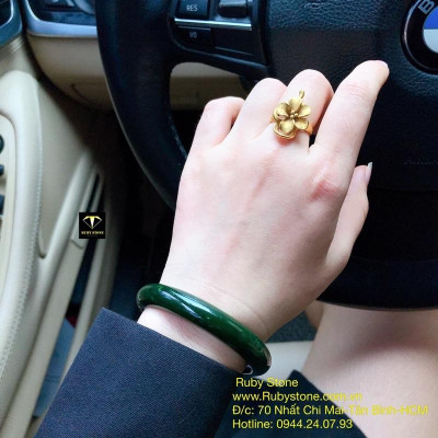 Vòng tay ngọc bích Canada