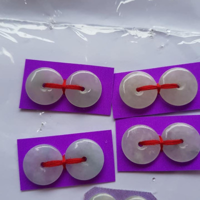 Đôi bông tai đá cẩm thạch trắng tự nhiên đẹp Size đk 15mm x dầy 3mm Nữ về bọc làm đôi bông tai vàng đeo đẹp ạ Mệnh Kim Thủy hợp ạ Chất liệu đá cẩm thạch tự nhiên