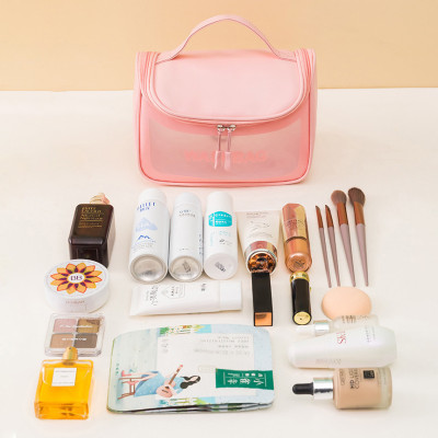 Túi  xách đa năng đựng mỹ phẩm ,dạng hộp ,nắp khóa ,có quai xách , móc treo tiện dụng , chống thấm nước , đường may tỉ mỉ ,hợp đi du lịch ,dạo phố , đi biển , thiết kế sang trọng hiện đại