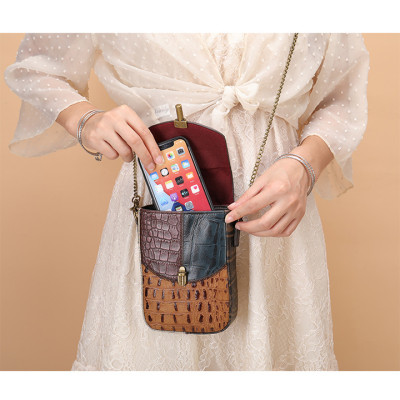 Túi đeo chéo nữ nhỏ gọn BHM7674 Da bò dập nổi họa tiết nhiều màu