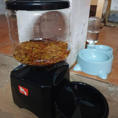 Máy Tự động cho ăn cho Chó và Mèo , Máy cho ăn Vật Nuôi 5.5L Bằng Pin