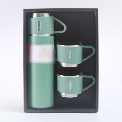 Bình giữ nhiệt 500ml kèm 2 cốc sang trọng hiện đại ,thân bình có nhiều lớp giúp  giữ nóng và  lạnh trong nhiều giờ ,nắp bình có gioăng vặn kín khít giúp nước không bị tràn ra ngoài , chất liệu inox , không gỉ sét , hư hỏng khi va đập, có thể làm quà tặng