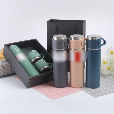 Bình giữ nhiệt 500ml kèm 2 cốc sang trọng hiện đại ,thân bình có nhiều lớp giúp  giữ nóng và  lạnh trong nhiều giờ ,nắp bình có gioăng vặn kín khít giúp nước không bị tràn ra ngoài , chất liệu inox , không gỉ sét , hư hỏng khi va đập, có thể làm quà tặng