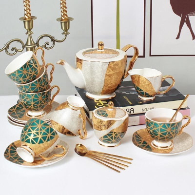 BỘ ẤM CHÉN KÈM KHAY PHA TRÀ SỨ XƯƠNG CAO CẤP KÈM 6 ĐĨA LÓT TÁCH, 6 THÌA VÀ 2 TỐNG ĐƯỜNG SỮA HỌ TIẾT RẠN VÀNG