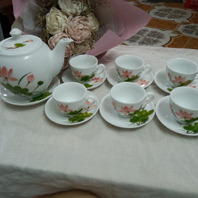 Bộ ấm chén vẽ sưn gốm sứ Bát Tràng