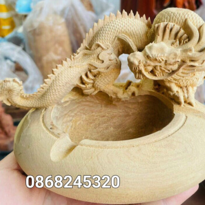 Gạt tàn khắc rồng bằng gỗ bách xanh thơm nức kt 15×10×9cm 