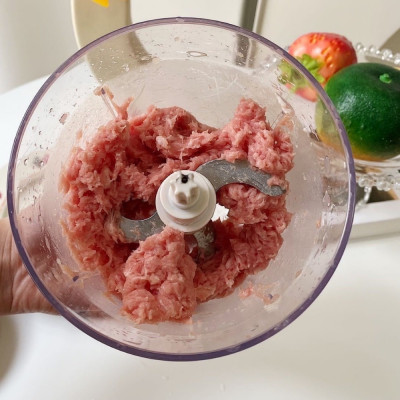 Máy xay thực phẩm nhà bếp  với 4 lưỡi dao siêu tốc nhỏ gọn và tiện lợi tiết kiệm thời gian 