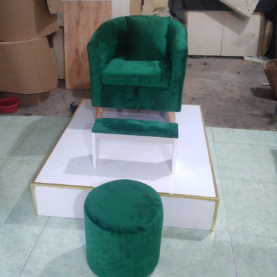 Bộ ghế nail đơn Juno Sofa 1 ghế, 1 gác chân, 1 đôn nhân viên và 1 gối kèm bục 1m x 1m2 x cao 22 cm.