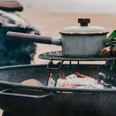 Nồi có tay cầm tráng men Barebones Enamel Saucepan