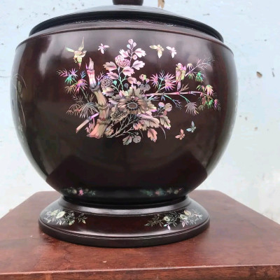Ủ bình trà ,chè bằng gỗ gụ kết hợp khảm ốc đỏ ,làm mầu mận chín giả cổ  cực đẹp kt 31×32cm 