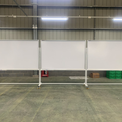 Bảng di động 2 mặt trắng viết bút lông Poly có kẻ ô ly Bavico-1,2x2,0m