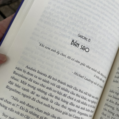 [Tặng kèm bookmark] ANDRÉS INIESTA THE ARTIST - Khi bóng đá là nghệ thuật - THBooks