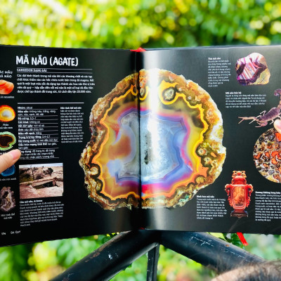 Sách Bách Khoa Toàn Thư - Đá Quý Và Khoáng Sản - Bách Khoa Toàn Thư Bằng Hình Ảnh, Tổng Hợp Kiến Thức Hơn 1000 Mẫu Vật Đá Quý Và Khoáng Sản Trên Thế Giới - Á Châu Books, Bìa Cứng, In Màu