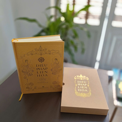 [Bản cao cấp] Kinh Diệu Pháp Liên Hoa + Kinh A Di Đà - Bốn Mươi Tám Nguyện - Kệ Nguyện Sinh (Bìa cứng)