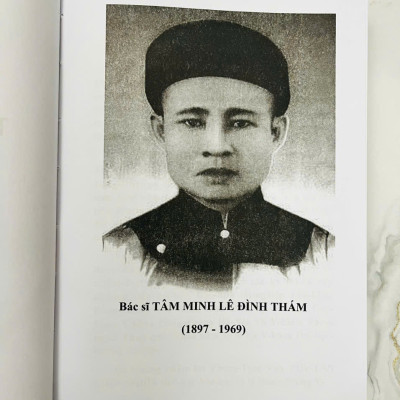 Kinh Thủ Lăng Nghiêm - Bìa cứng ép kim tặng kèm bao sách, Khổ 24x16cm