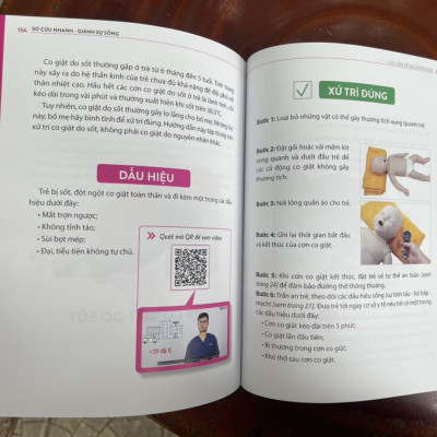 (Tặng kèm Poster 10 Kĩ năng sơ cấp cứu cơ bản) SƠ CỨU NHANH – GIÀNH SỰ SỐNG [36 Kỹ Năng Sơ Cấp Cứu Kèm Theo Bộ Video Hướng Dẫn Xử Trí Đầu Tiên Tại Việt Nam] - Tổ chức Giáo dục Sức khoẻ Wellbeing – NXB Kim Đồng